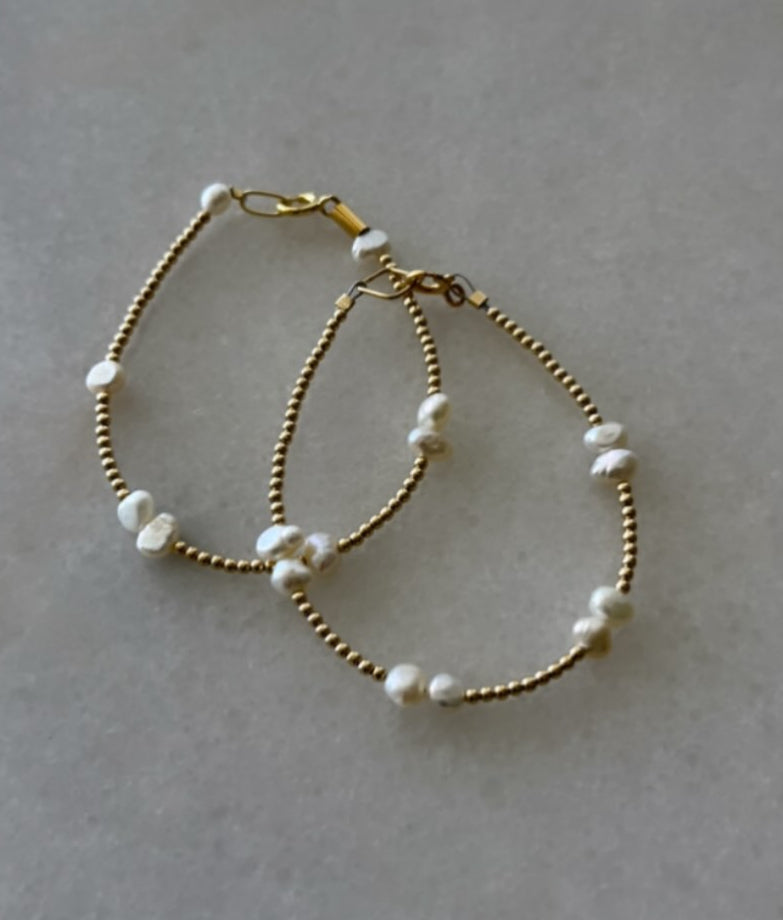 Gold fill single bracelet with freshwater pearls