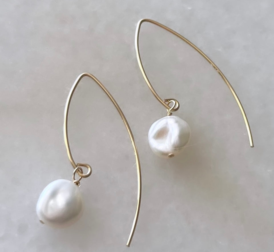 Yellow Gold Elegant Pearl Earrings