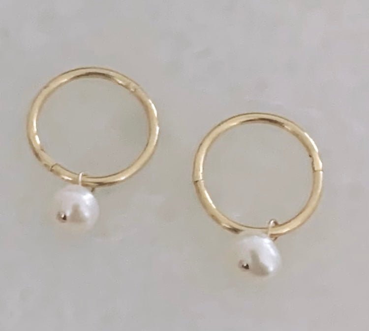 Golden sleepers with baby freshwater pearls